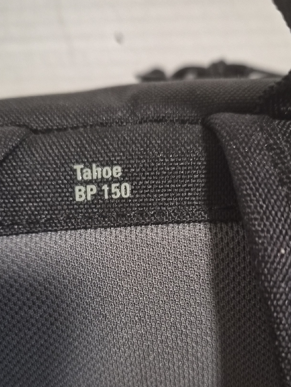 LowePro Tahoe BP 150. Lightweight Compact Camera Backpack (Black) Unisex - Picture 3 of 8